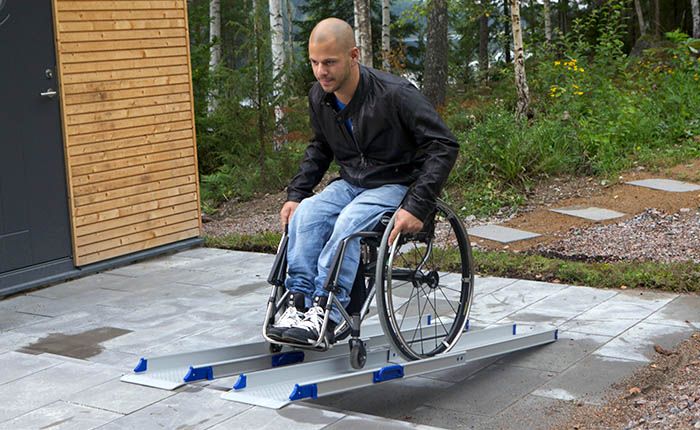 Roll into your car, sitting in your wheelchair | BraunAbility Europe